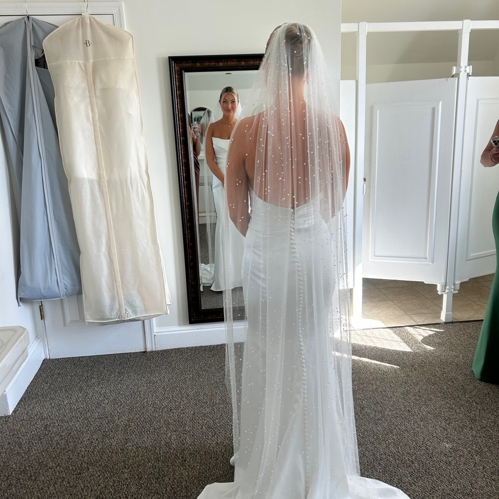 Anthropologie White Pearl-Embellished Veil